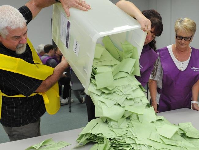 Front-runner emerges in Hinkler as count nears completion