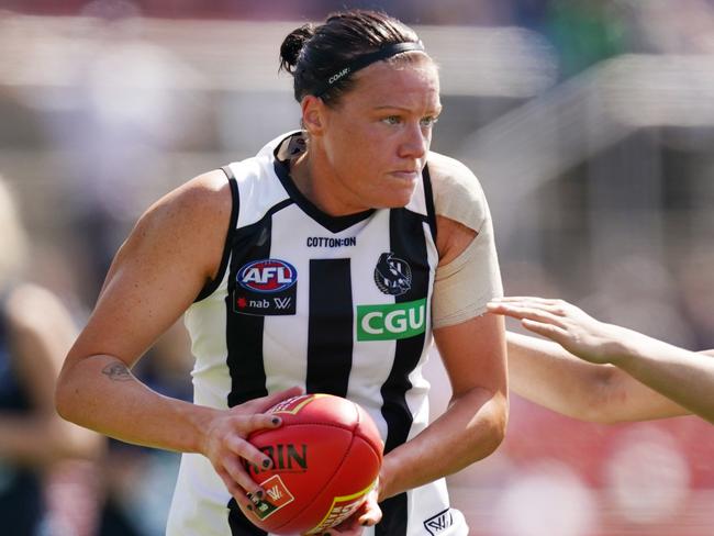 Stacey Livingstone of the Magpies looks upfield during the Round 2 AFLW match between the Carlton Blues and Collingwood Magpies at Ikon Park in Melbourne, Sunday, February 16, 2020. (AAP Image/Michael Dodge) NO ARCHIVING, EDITORIAL USE ONLY