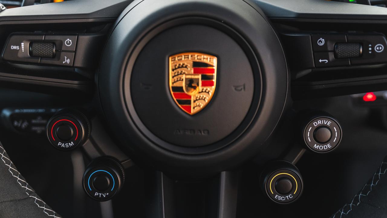 Multi-function ‘satellites’ on the steering wheel allow drivers to customise key settings.