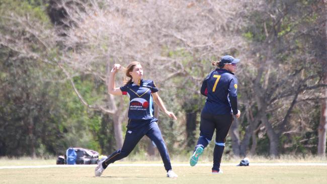 Katherine Raymont Shield T20 action between UQ and Valley.