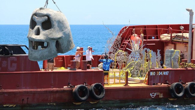 A ‘skull’ is lowered into the water to become part of a new dive site off the coast of Florida.