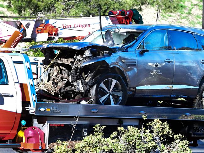 A tow truck recovers the vehicle driven by golfer Tiger Woods in Rancho Palos Verdes, California. Picture: AFP