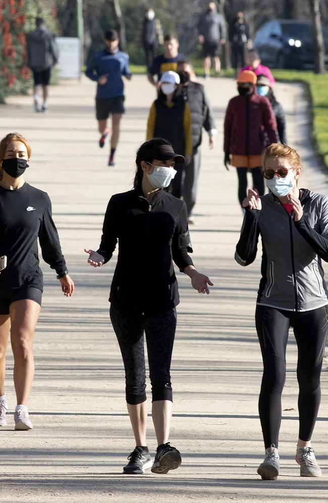 Melbourne residents exercise just before stage four restrictions are introduced. Picture: NCA NewsWire/David Geraghty