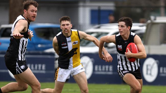 EFL: Surrey Park’s Callum Garvin runs free. Photo: Hamish Blair