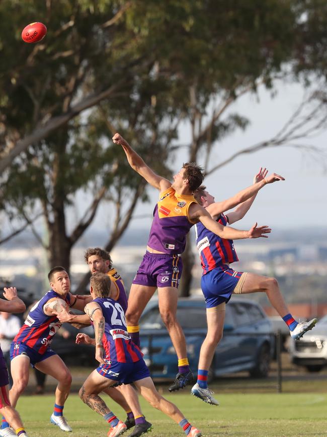 Thomson's Jordan Camm and Bell Post Hill's Tom Bryans go up in the ruck. GDFNL - Bell Post Hill v Thomson. Picture: Alan Barber