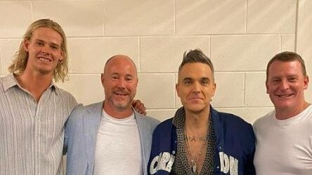 Robbie Williams with Blues big man TDK, president Luke Sayers and coach Michael Voss. Picture: Instagram/carlton_fc