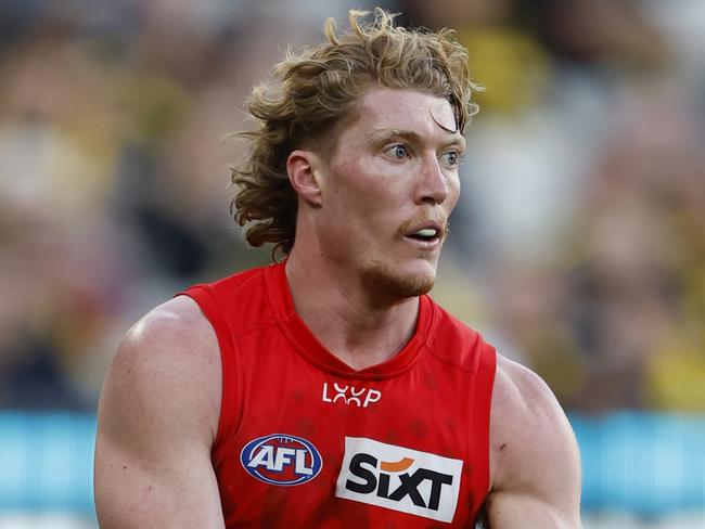 MELBOURNE, AUSTRALIA - AUGUST 24:  Matt Rowell of the Suns runs with the ball during the round 24 AFL match between Richmond Tigers and Gold Coast Suns at Melbourne Cricket Ground, on August 24, 2024, in Melbourne, Australia. (Photo by Darrian Traynor/Getty Images)