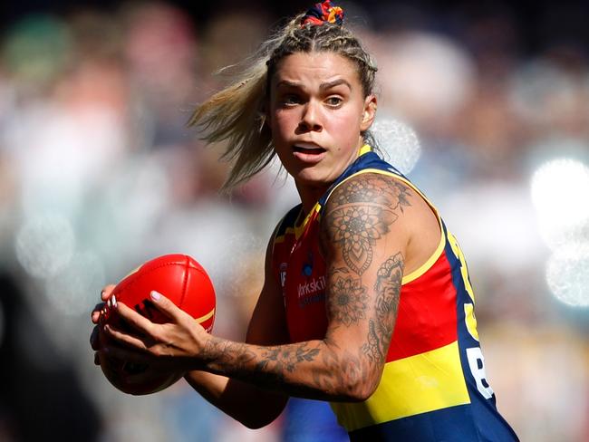 Anne Hatchard on her way to 26 touches, 600m gained and the best on ground medal in the 2022 Season Six grand final against Melbourne. Picture: Getty Images