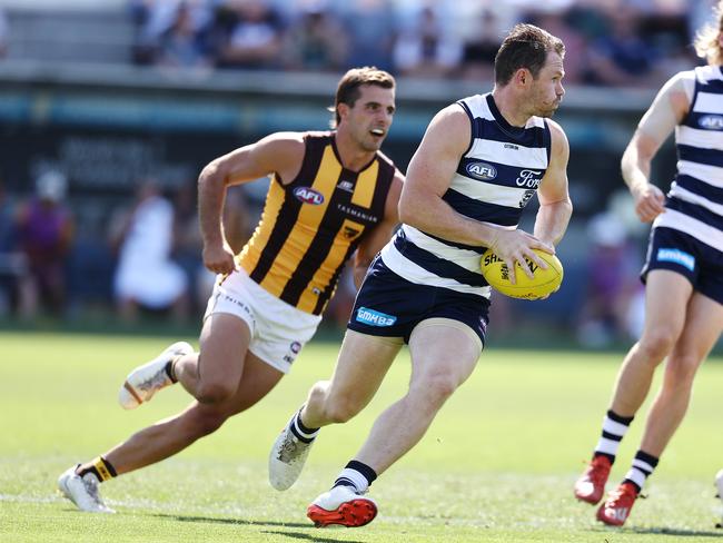 MELBOURNE. 23/02/2023. AFL. Geelong vs Hawthorn at Kardinia Park, Geelong. Patrick Dangerfield of the Cats out of the middle. Pic: Michael Klein