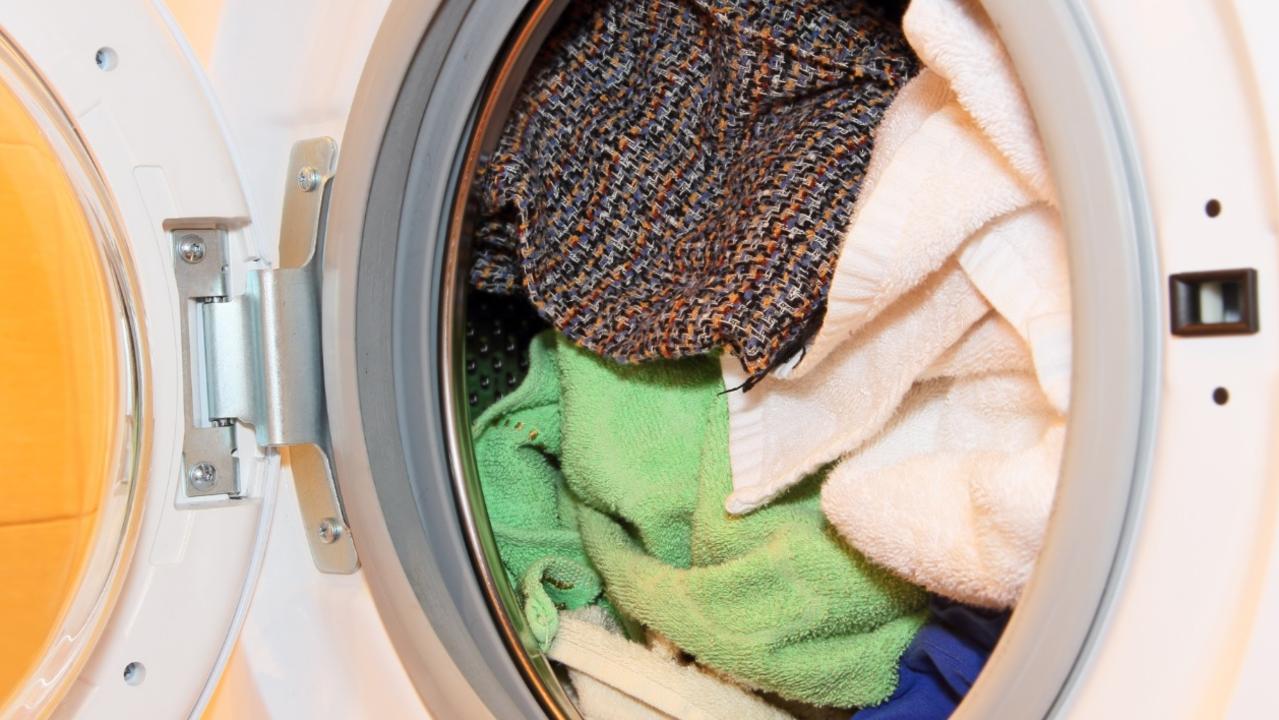 Laundry detergent hack: Woman discovers what to do with plastic measuring  cup