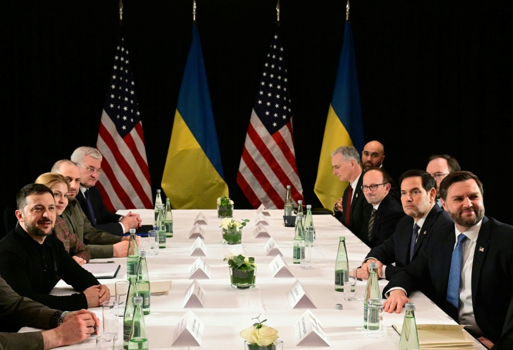 US pressures both Russia, Europe on Ukraine