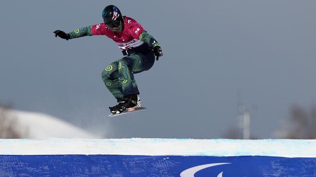 Tudhope competes during the men's snowboard cross SB-LL2 qualification. Picture: Getty Images