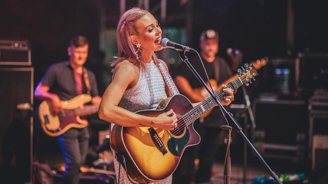 Max Jackson performing at the 2023 Tamworth Country Music Festival.