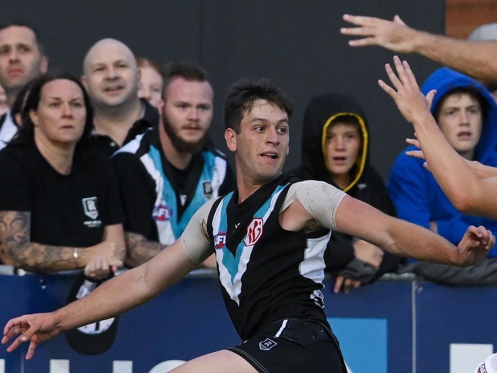 ADELAIDE, AUSTRALIA – MARCH 01: Zak Butters of the Power keeps the ball in play before hurting his ankle during the 2024 AFL Community Series match between Port Adelaide Power and Fremantle Dockers at Alberton Oval on March 01, 2024 in Adelaide, Australia. (Photo by Mark Brake/Getty Images)