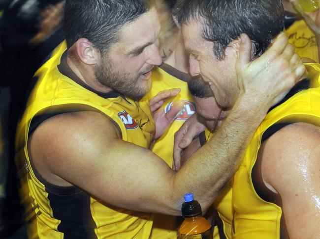 Brendan Fevola congratulates teammate Greg Bentley after a Carlton win in 2009.