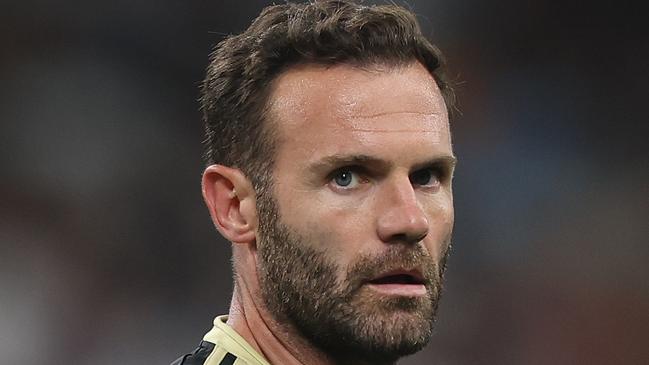 Mata hurt in Wanderers win