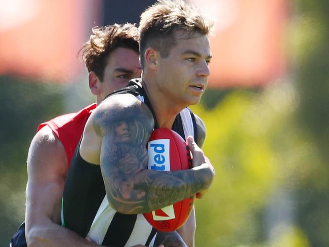 MELBOURNE, AUSTRALIA - FEBRUARY 22: Jamie Elliott of the Magpies competes for the ball during the AFL Practice Match between Collingwood and Melbourne at Olympic Park Oval on February 22, 2019 in Melbourne, Australia. (Photo by Scott Barbour/Getty Images)