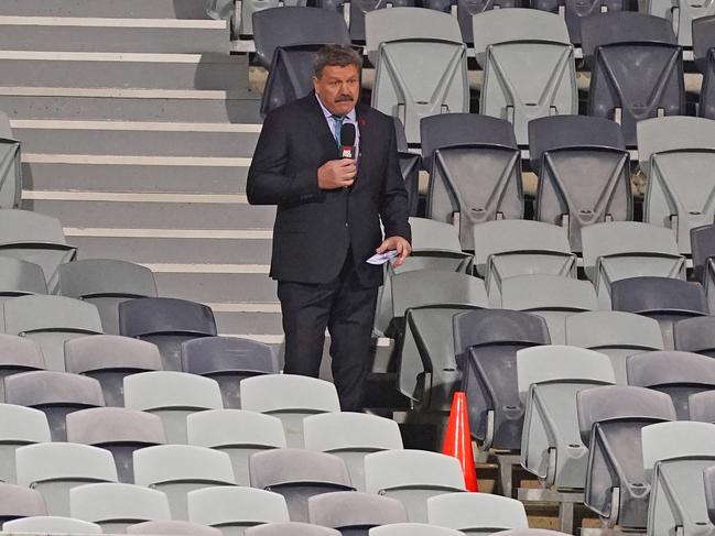 Roaming Brian is friendless in 2022 as Covid restrictions on change rooms continue to bite.