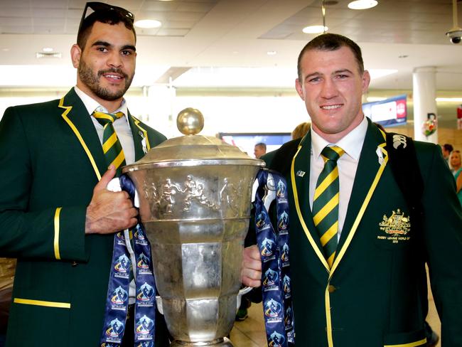 Greg Inglis and Paul Gallen with the World Cup trophy. Picture Gregg Porteous