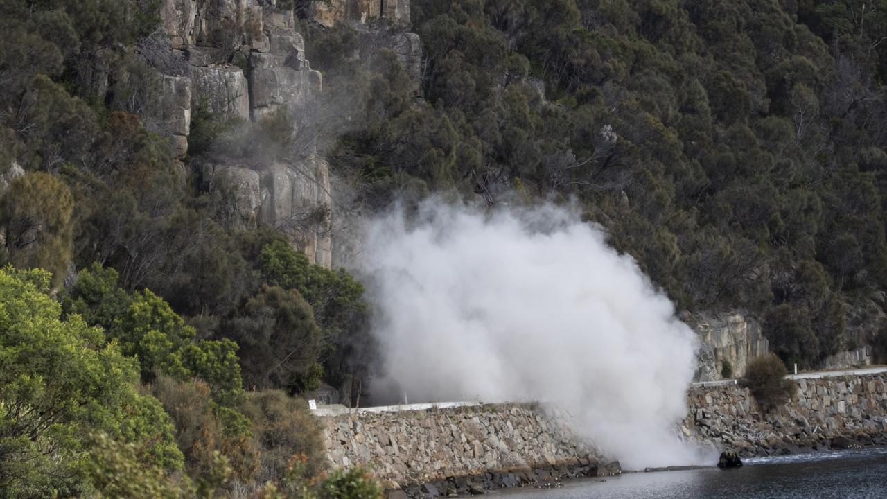 Rock removal along the Tasman Highway at Paradise Gorge. Photo: Luke Bowden/ABC