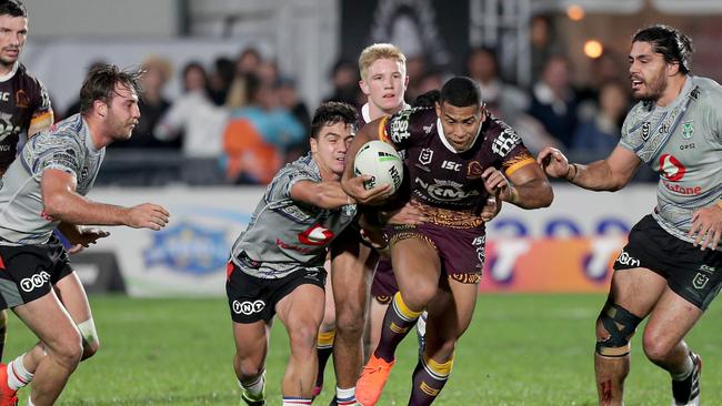 Isaako against the Warriors during their Round 11 clash. Photo: David Rowland/ AAP