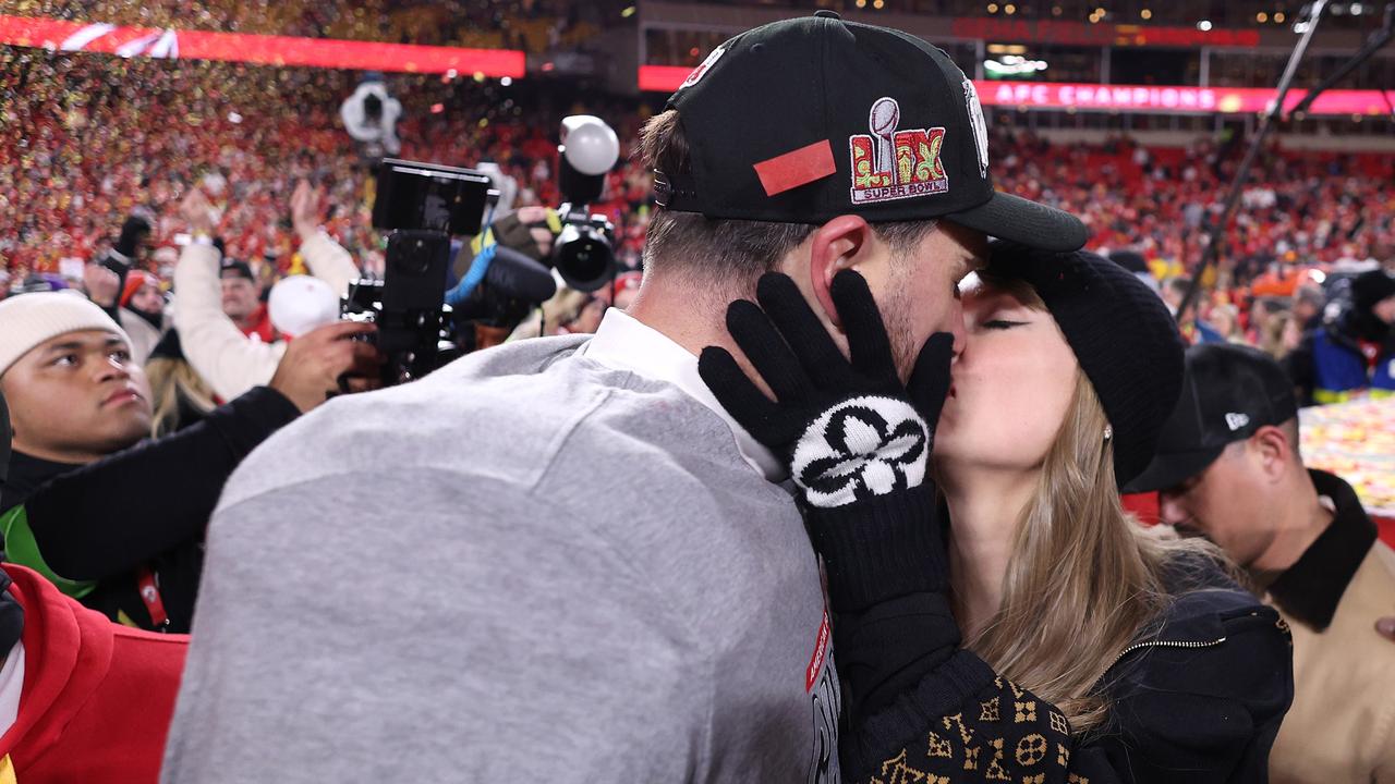 Taylor Swift kisses Travis Kelce after his team defeated the Buffalo Bills 32-29 in the AFC Championship Game. Picture: Getty.