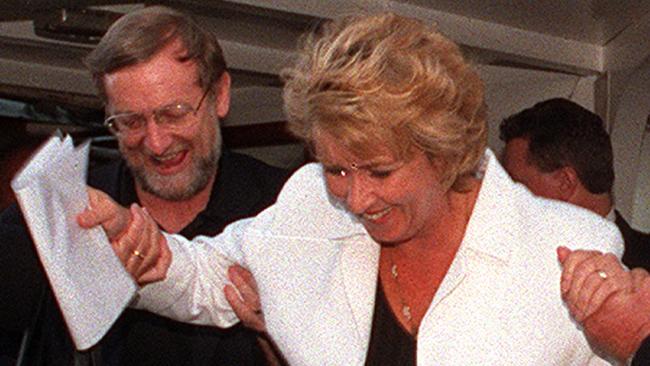 Gareth Evans and Cheryl Kernot during the 1998 election campaign. Photo: File
