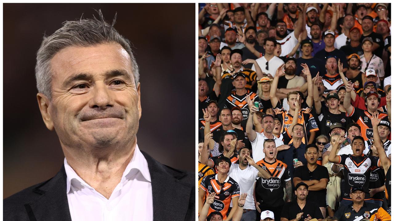 Benny Elias said West Tigers fans would hit the streets in massive numbers if the merger breaks down.