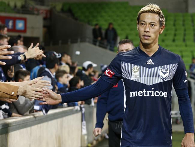 Keisuke Honda of the Victory reacts to fans after the A-League Elimination Final match between the Melbourne Victory and the Wellington Phoenix at AAMI Park in Melbourne, Friday, May 3, 2019.  (AAP Image/Daniel Pockett) NO ARCHIVING, EDITORIAL USE ONLY