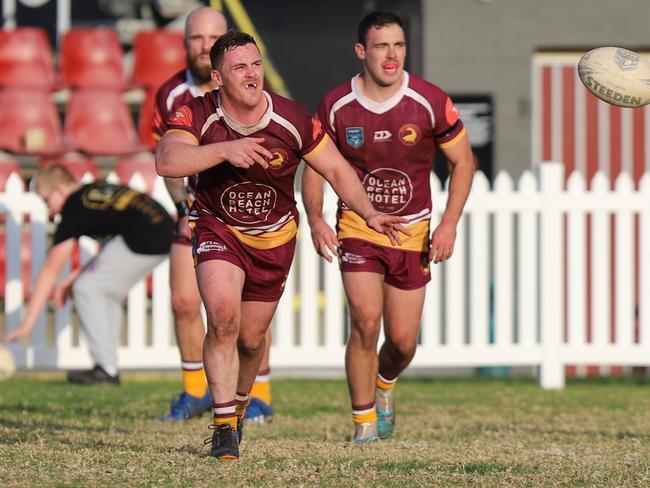 Sharks hooker Brodie Rigg unloads a pass. Picture: Steve Montgomery/Ourfootyteam