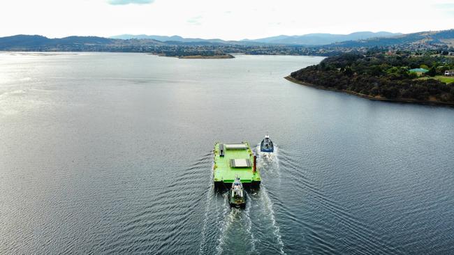 First barges heading to the new Bridgewater Bridge site. Picture: Kelvin Ball. Your Focus on Tasmania **ONE TIME USE ONLY**