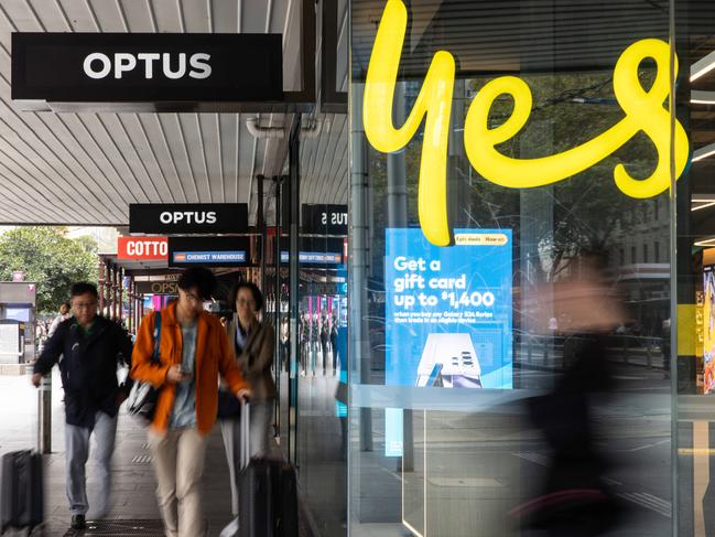 MELBOURNE, AUSTRALIA - NCA NewsWire Photos - 4 MAY 2024: Optus signage is seen outside a store on Bourke Street. Picture: NCA NewsWire / Diego Fedele