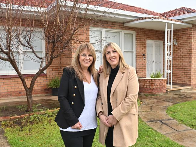 16/7/21.  Brooklyn Park is one of the State's fastest selling suburbs - Teresa Santoro and her sister Mary Rossi at their mother's home. Picture: Keryn Stevens