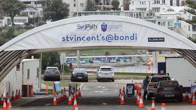 SYDNEY, AUSTRALIA - NewsWire Photos NOVEMBER 12, 2021: The free drive-in Covid clinic at Bondi Beach looks almost deserted as the crisis appears to be easing across Sydney. Picture: NCA NewsWire / David Swift