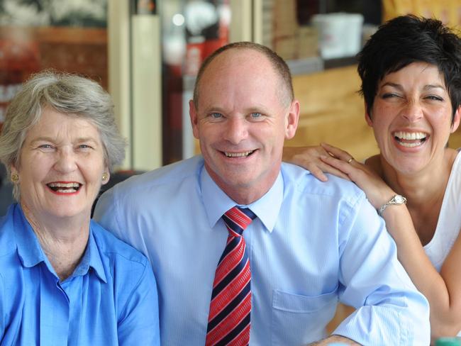 Campbell Newman with late mother Jocelyn and wife Lisa