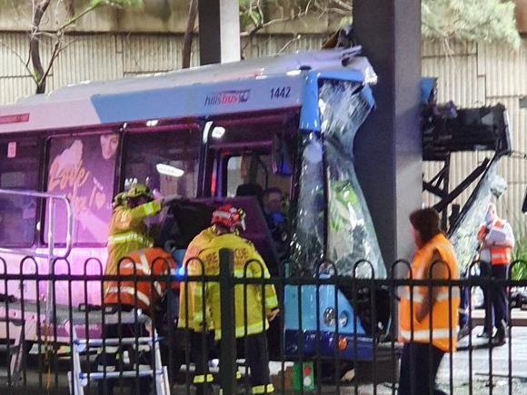 Two passengers and a bus driver are trapped in a bus after it crashed into a pylon in Sydney’s west.source:https://twitter.com/glitched545/status/1511850035436134408?s=21&t=W9oldmCdckFiq-slDjUHUA