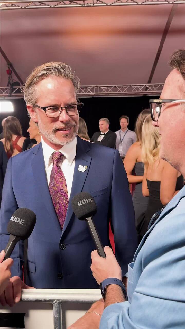 Guy Pearce on AACTAs red carpet