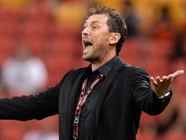 BRISBANE, AUSTRALIA - MARCH 04: Coach Tony Popovic of the Wanderers reacts to the referees decision during the round 22 A-League match between the Brisbane Roar and the Western Sydney Wanderers at Suncorp Stadium on March 4, 2016 in Brisbane, Australia. (Photo by Bradley Kanaris/Getty Images)