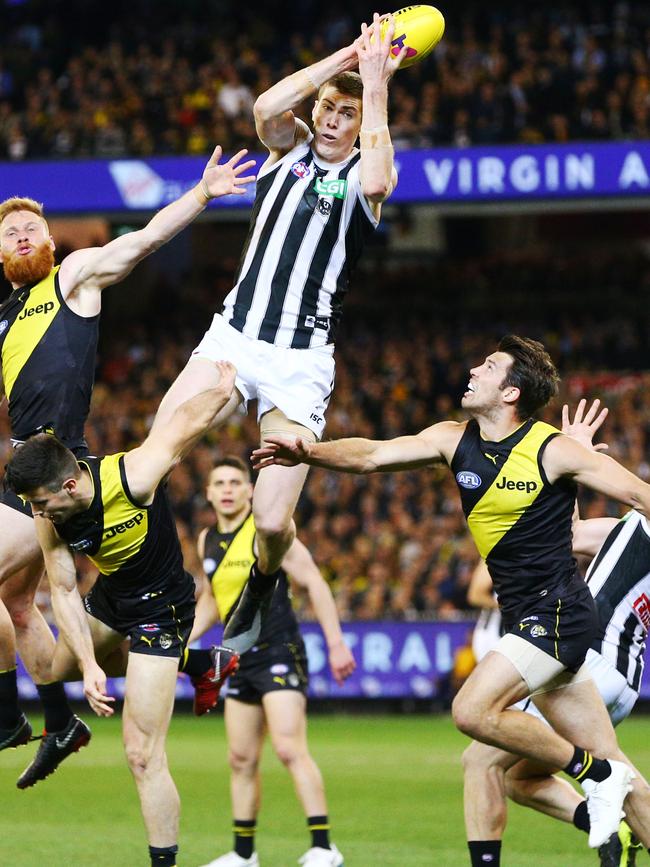 Mason Cox takes a speccy during last year’s Preliminary Final against Richmond. Picture: Michael Dodge/AFL Media