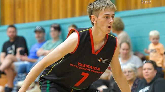 Nash Walker in action in the Tasmania Development Program. Photo: Basketball Tasmania.