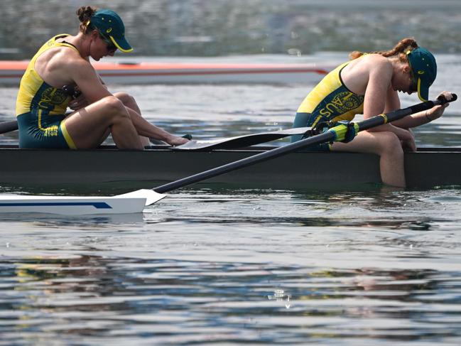 Jess Morrison (L) and Australia's Annabelle Mcintyre snared bronze in the women’s pair – the only Australian rowers to claim a medal in Paris. Picture: AFP