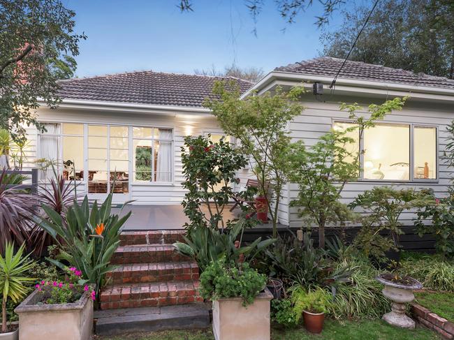 154 Station St, Box Hill South - for herald sun real estate