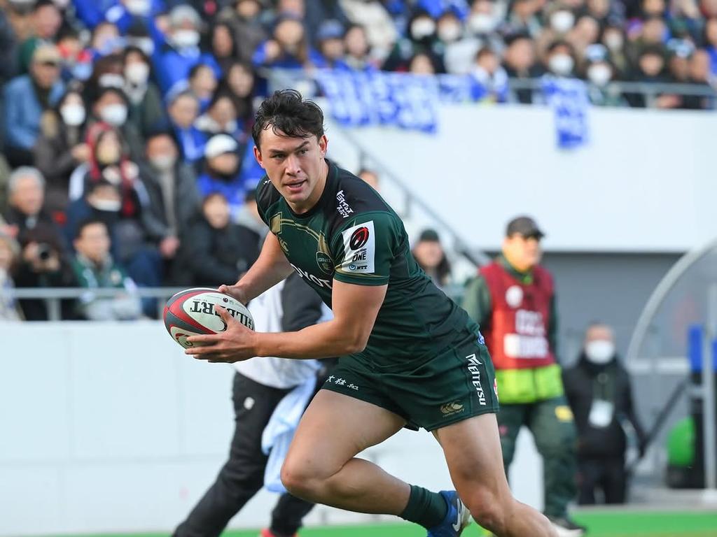 Joseph Manu on his way to scoring one of his two tries in fives games for Toyota Verblitz. Pic: Toyota Verblitz Instagram