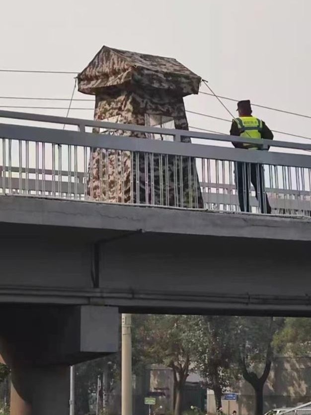 Police have been positioned on bridges to prevent a similar stunt. Picture: Twitter/@jinpeili