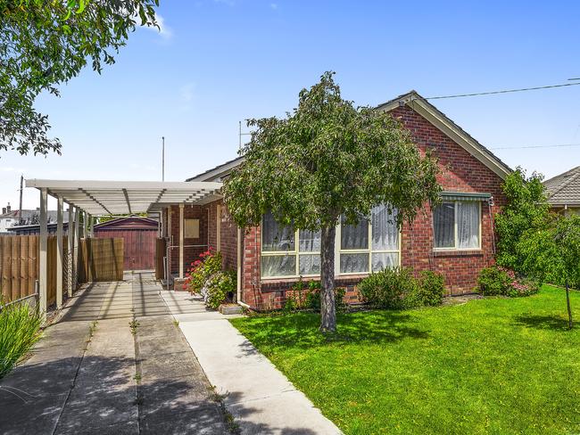 3 Kahle Court, Thomson. For Geelong Addy real estate section.