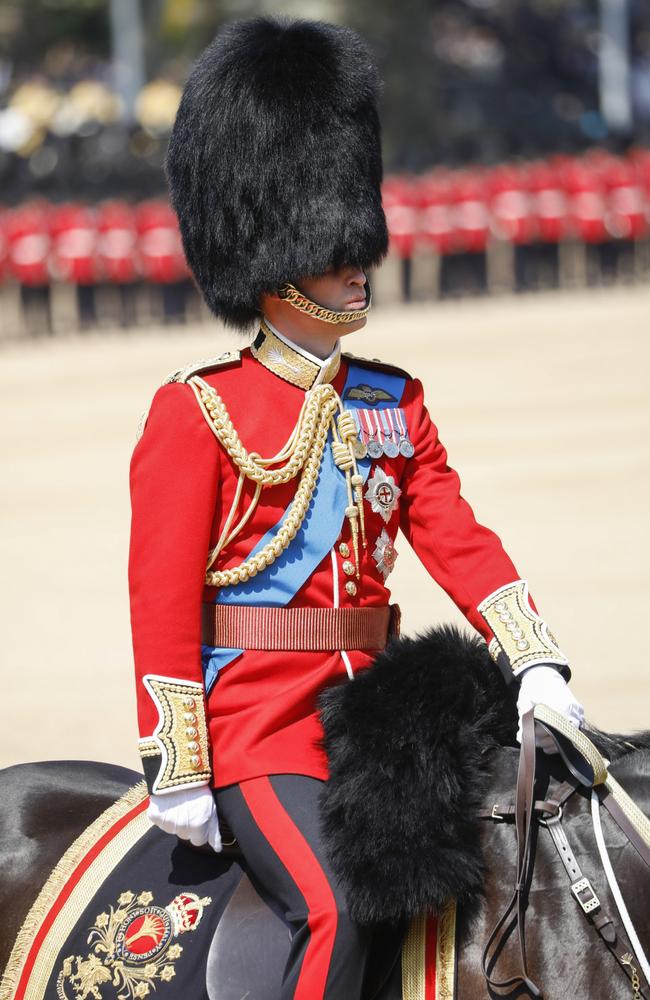 Three King’s Guards collapse at Colonel’s Review, Prince Williams ...