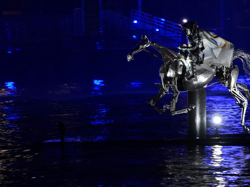 Horse chargs up the Seine. (Photo by Aris MESSINIS / AFP)