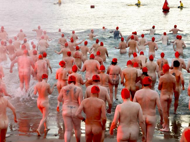 HOBART, AUSTRALIA. NewsWire Photos. JUNE 21, 2024. Dark Mofo Nude Solstice Swim,  3000 participants dived into the very cold River Derwent,  one of the signature things for winter solstice and one of the remaining iconic events of Dark Mofo. It was 7 degrees outside and 12 degrees in the water. Picture: NewsWire/Minch Media