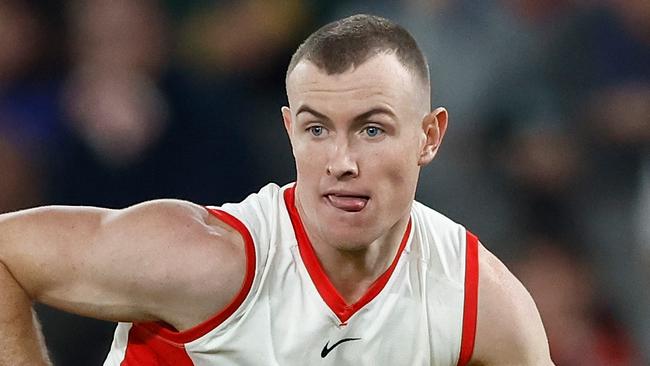 MELBOURNE, AUSTRALIA - MAY 23: Chad Warner of the Swans in action during the 2024 AFL Round 11 match between the Western Bulldogs and the Sydney Swans at Marvel Stadium on May 23, 2024 in Melbourne, Australia. (Photo by Michael Willson/AFL Photos via Getty Images)