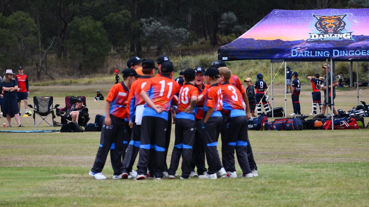 The Darling Dingoes prepare to head out to field.